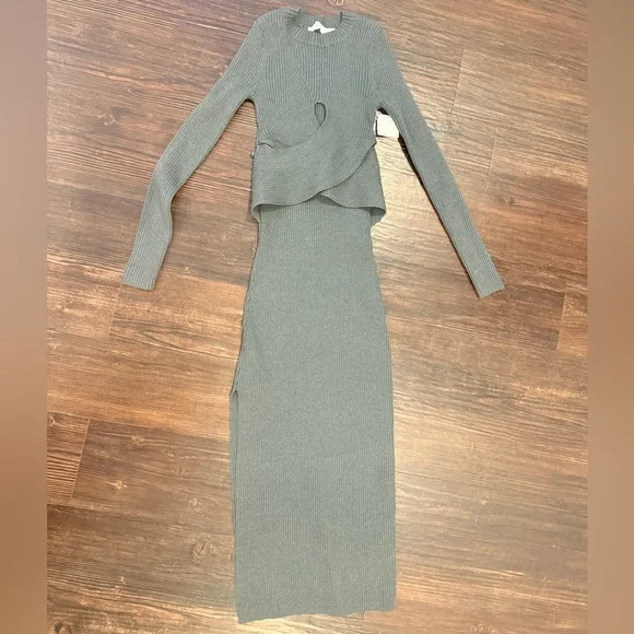 [NWT] $138 ASTR THE LABEL Cutout Ribbed Midi Sweater Dress in Grey. Small - Picture 3 of 6